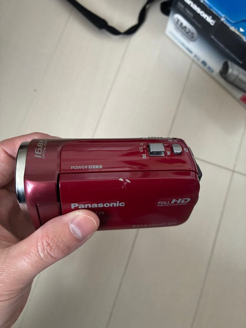 早い者勝ち！Panasonic HDC-TM25 ビデオカメラ 本体 レッド
