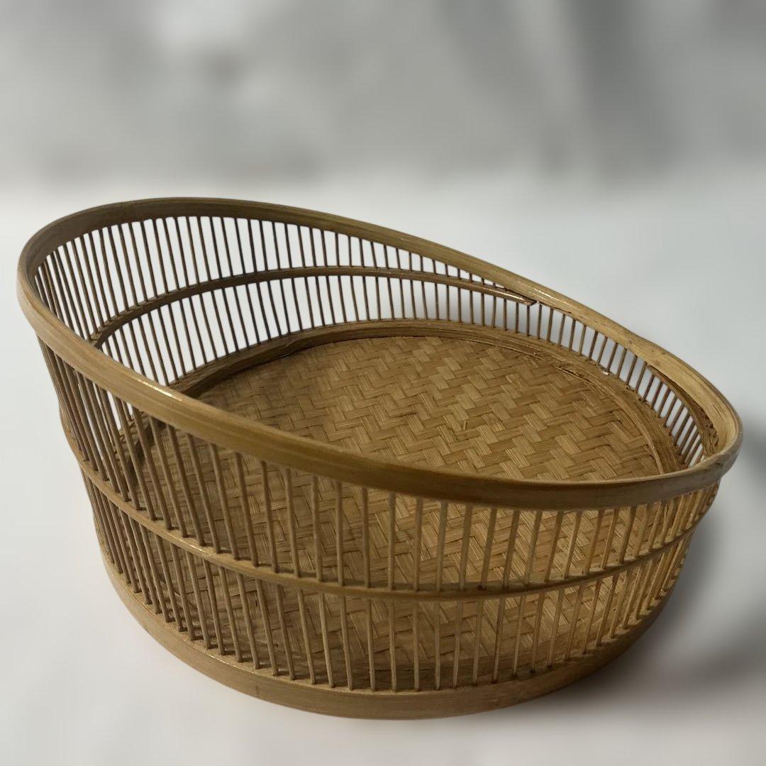 「駿河竹千筋細工（静岡）」　非常に精巧に作られた盛り籠（もりかご）」　「菓子器」