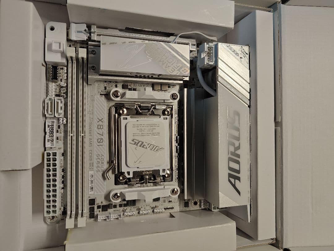 X870I AORUS PRO ICE ゲーミングマザーボード