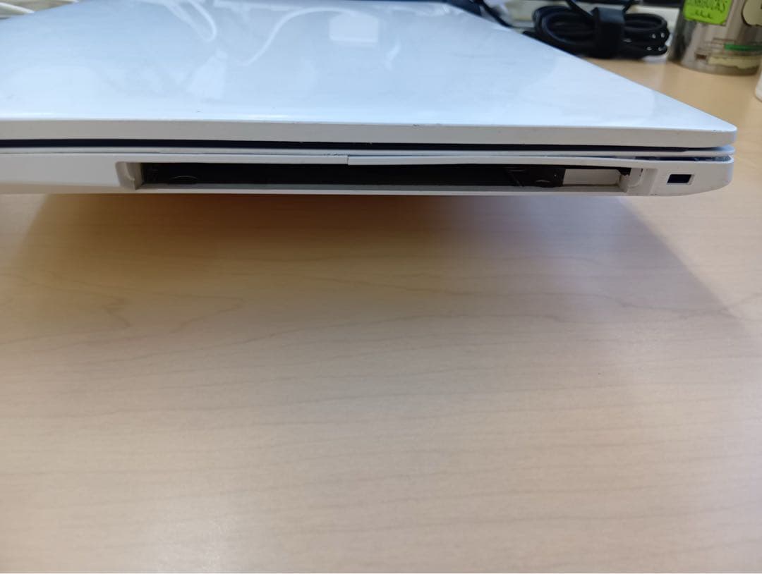 Lenovo ノートPC ホワイト　パーツ取り　部品取り　ジャンク品①