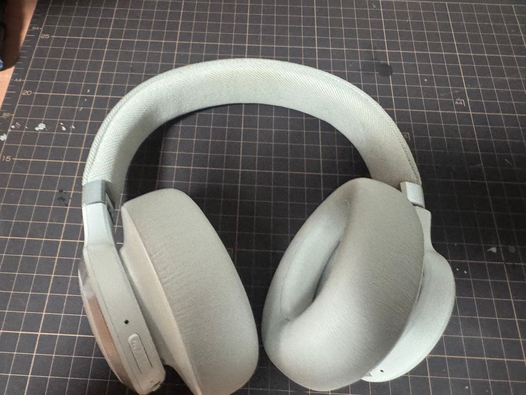 【最終値下げ】JBL ワイヤレスヘッドホン ホワイト　LIVE770NC