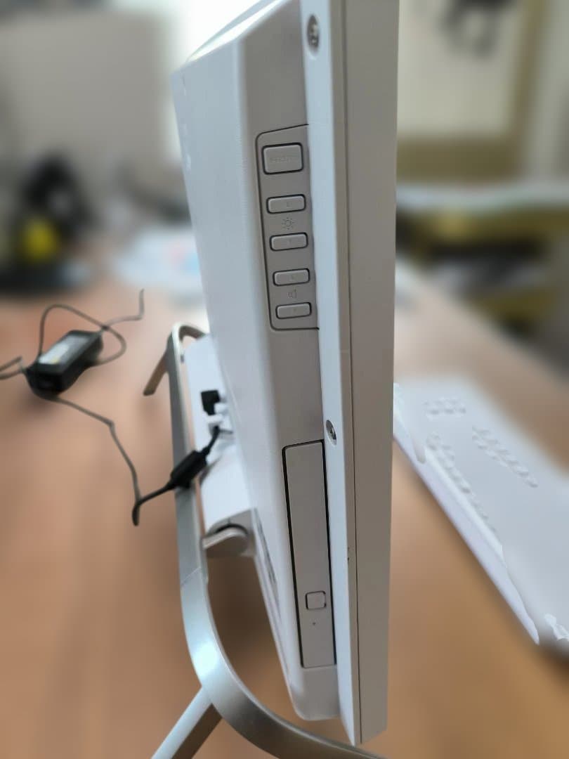 富士通一体型PC Core i7/16GB/SSD 256GB・HDD 1TB