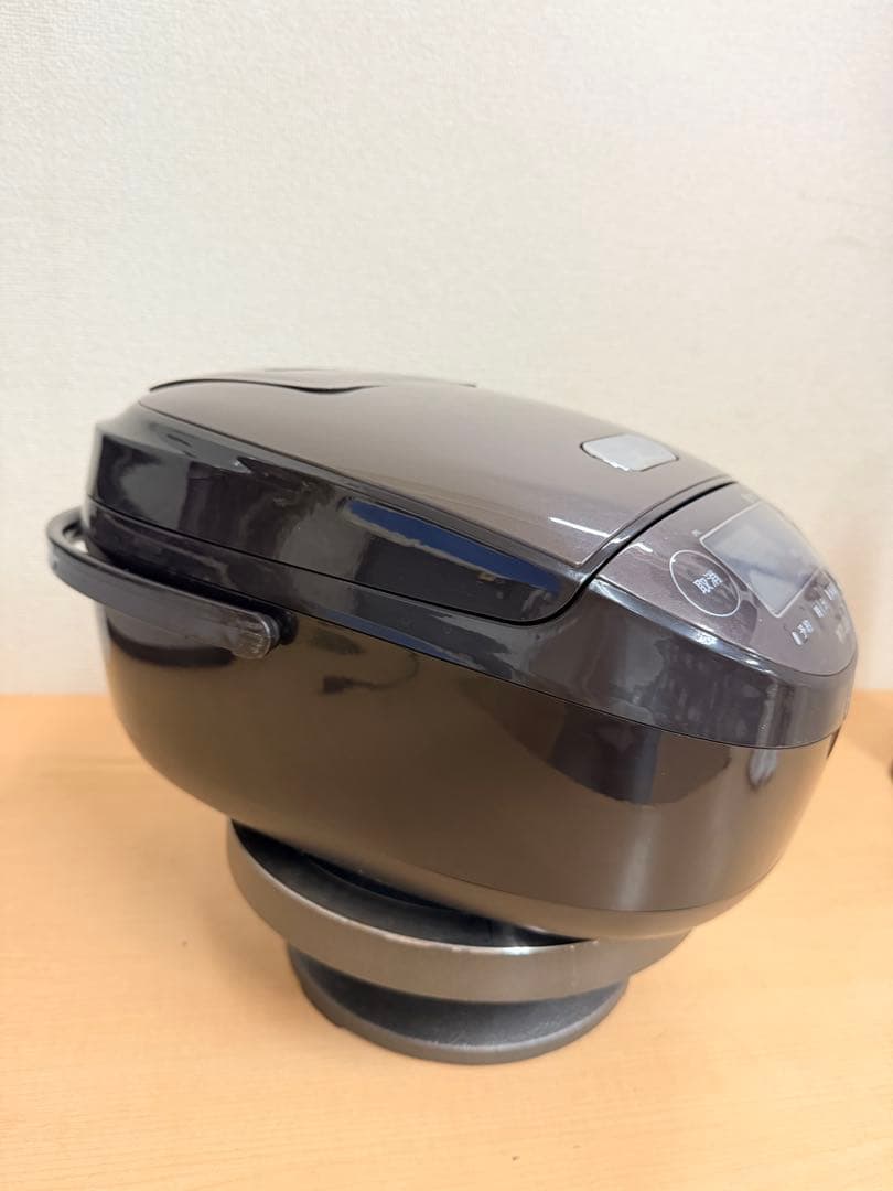 タイガー 圧力IH炊飯ジャー JPK-B100 5.5合炊き 2022年製