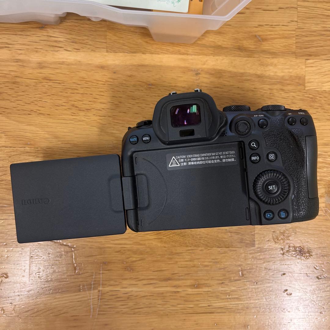 Canon EOS R6 （本体、バッテリー2本、ストラップ、充電器）