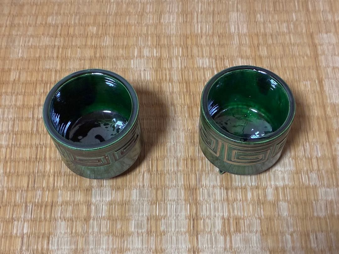 緑釉 幾何学模様 三足 火入 二点