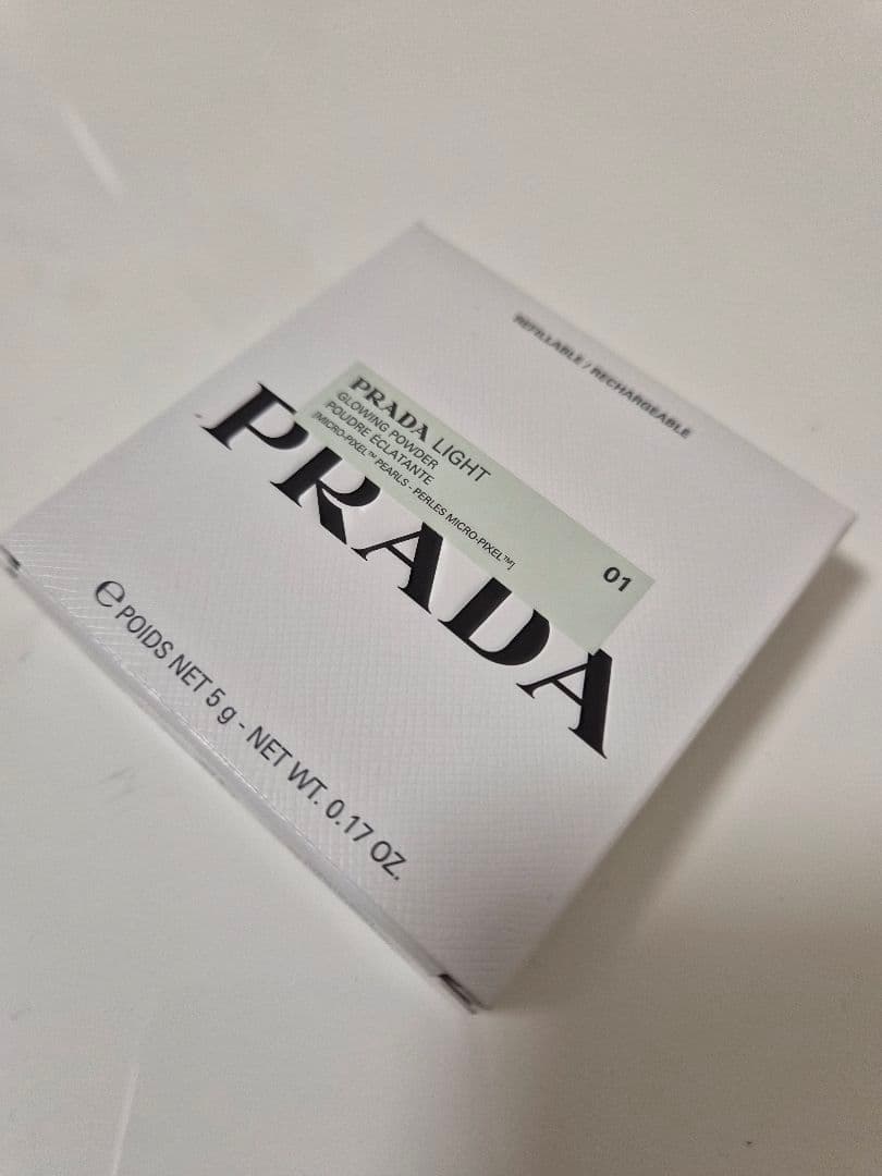 PRADA ハイライト　LIGHT GLOWING POWDER 01