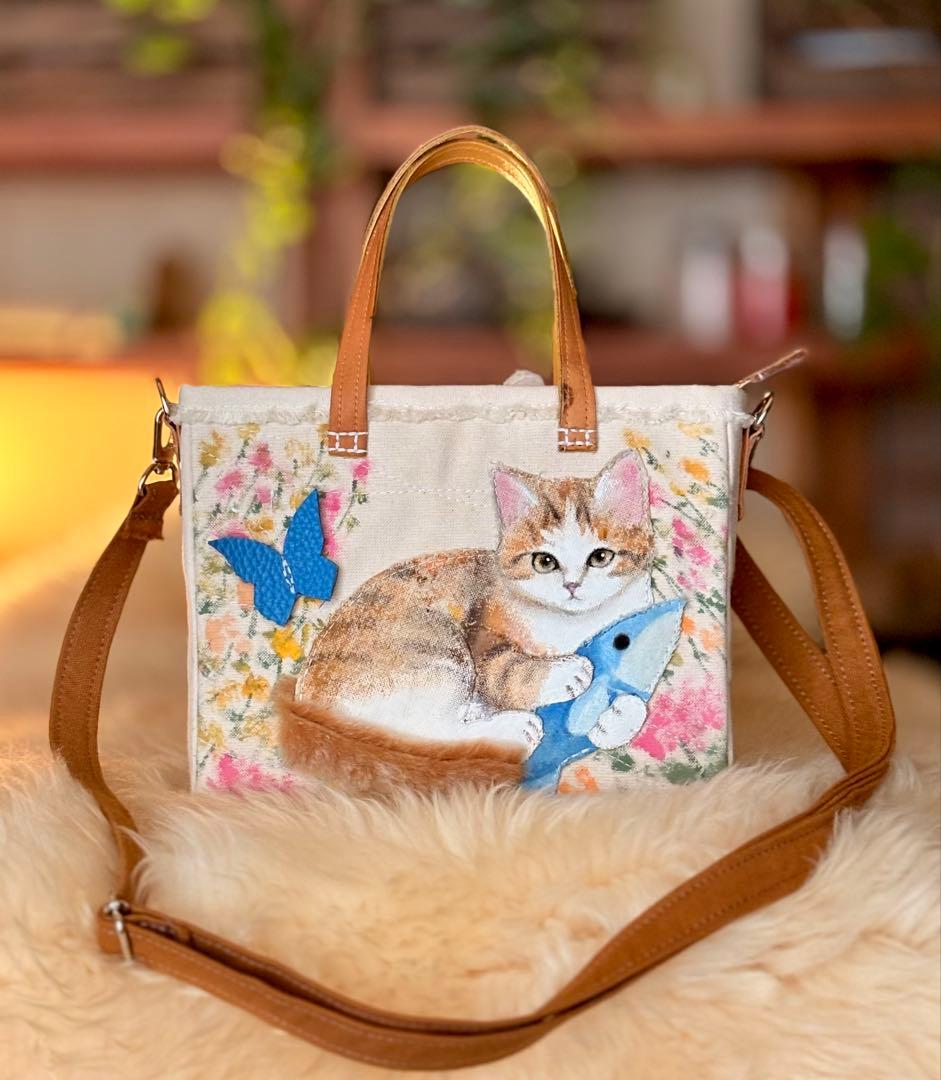 (手づくり)\"たわむれネコと宝物ねこ\"猫のアップリケハンドバッグ