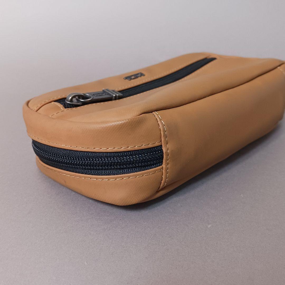 882/美品/TUMI トゥミ/トラベルポーチ/ジップアラウンドケース/レザー