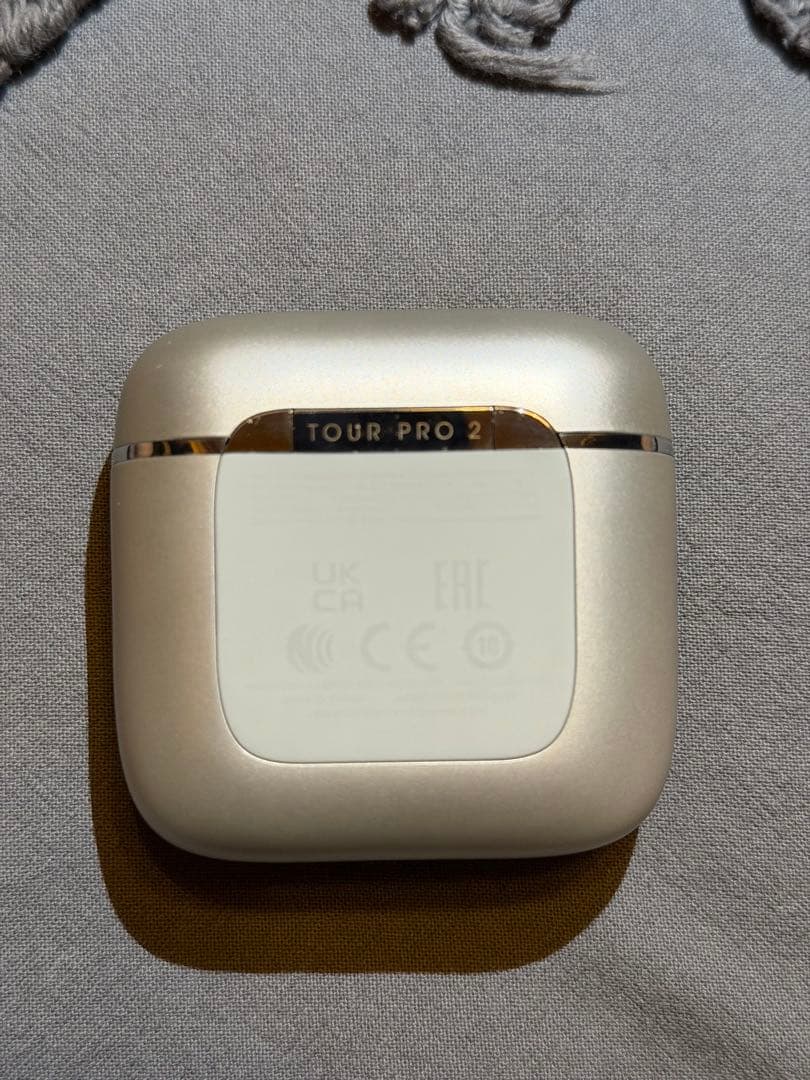 JBL TOUR PRO 2 ワイヤレスイヤホン　商品説明を一読お願いします。
