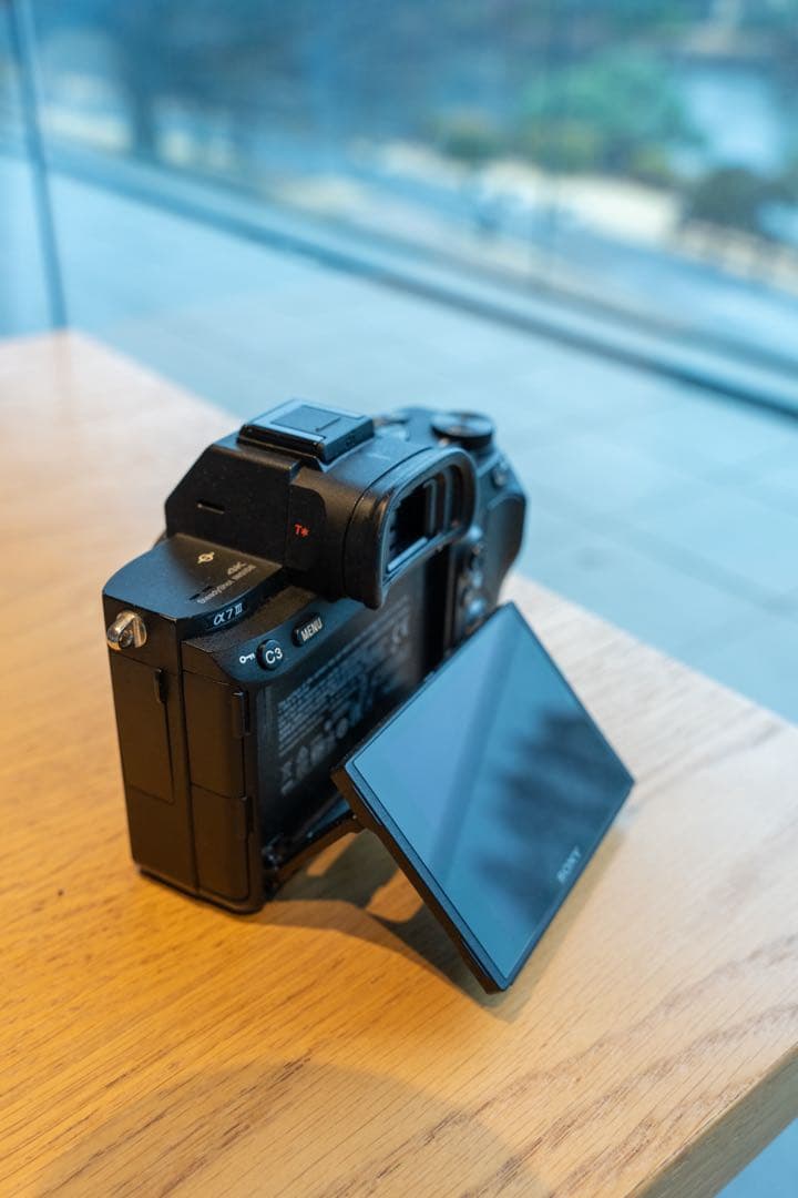 Sony α7 III ミラーレス一眼 ボディ【充電器、ストラップ付き】