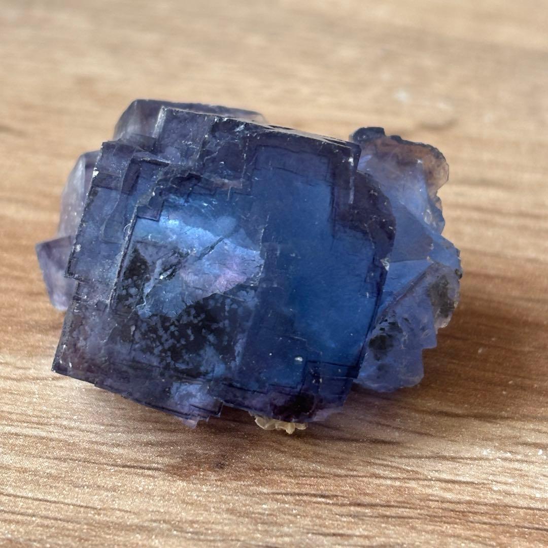 中国　ヤオガンシャン産　パープルブルー　フローライト　原石　鉱物標本