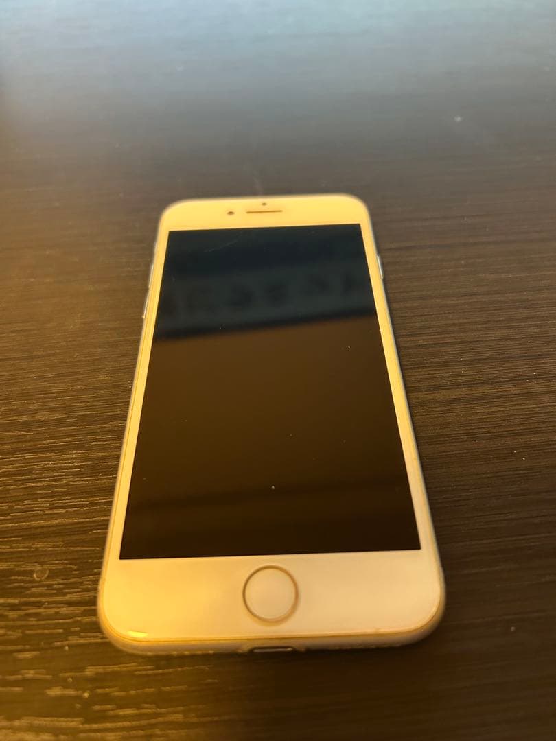 【中古】iPhone 8 本体　箱、充電器付き