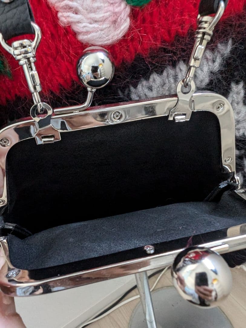 スマホショルダー　黒レザー　がま口　新品未使用