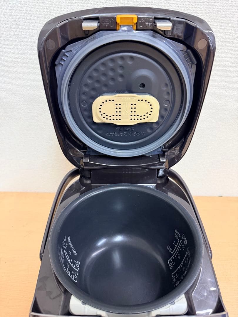 象印ZOJIRUSHI NP-ZW10 圧力IH炊飯器5.5合炊き 2022年製