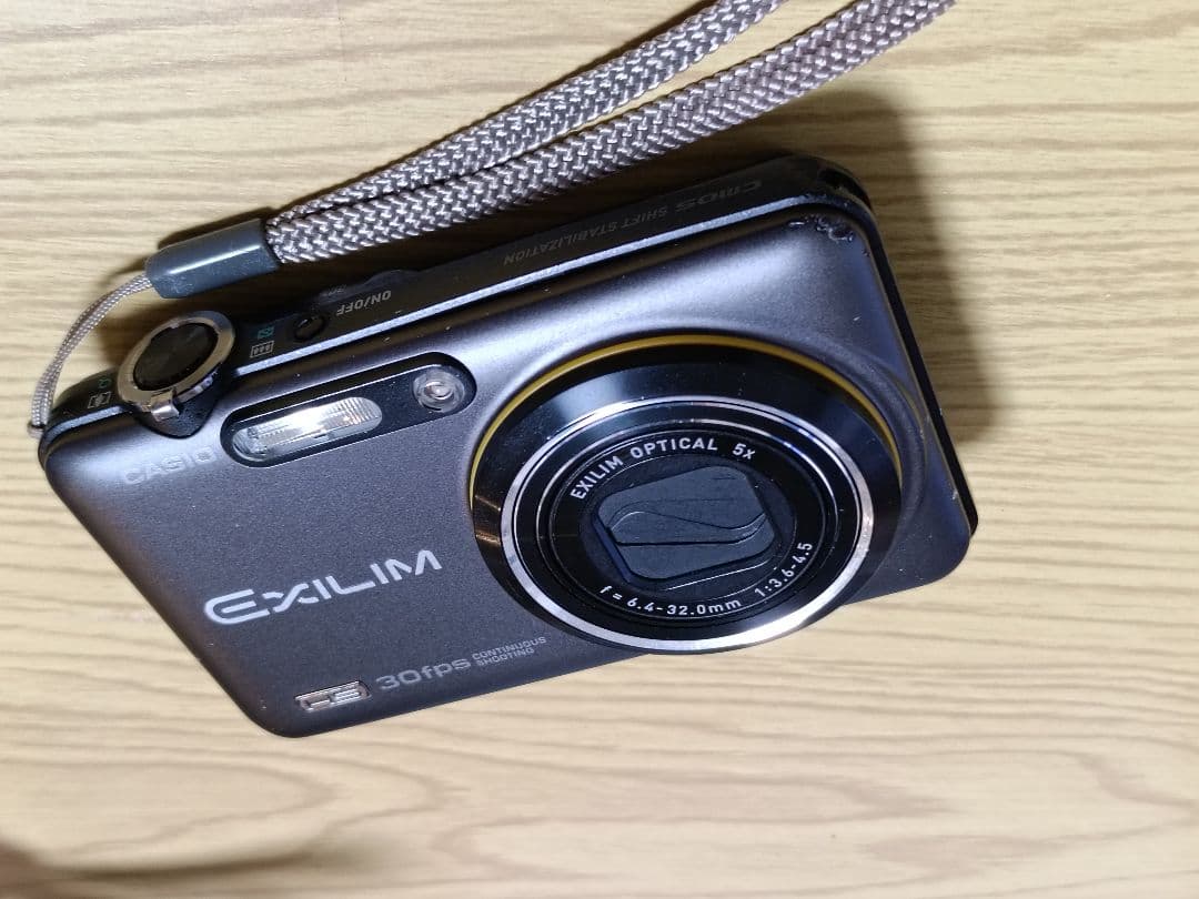 CASIO EXILIM EX-FC100 HS デジタルカメラと付属品一式