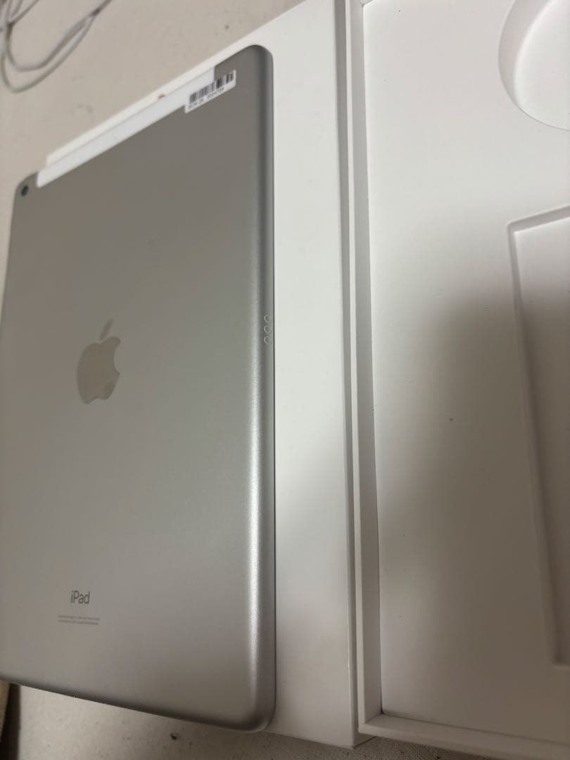 ま*や様 Apple iPad (第8世代) 128GB バッテリー95%