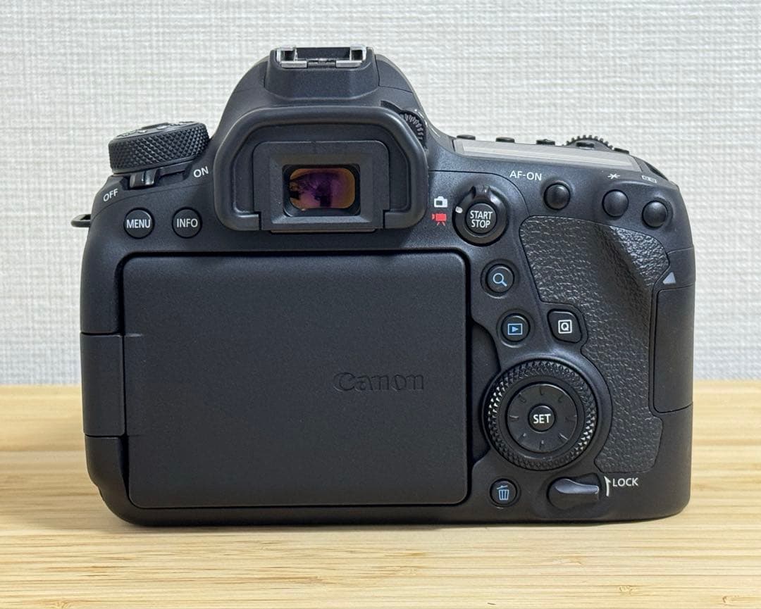 【美品】Canon EOS 6D Mark II 本体 + バッテリーグリップ