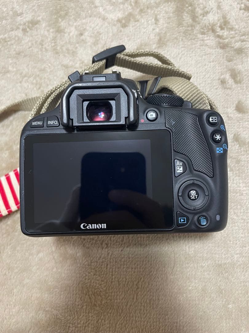 Canon EOS Kiss X7 デジタル一眼レフカメラ　ダブルズームキット