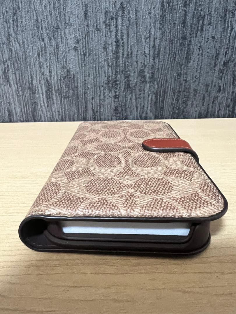 新品　coach iPhone15 ケース