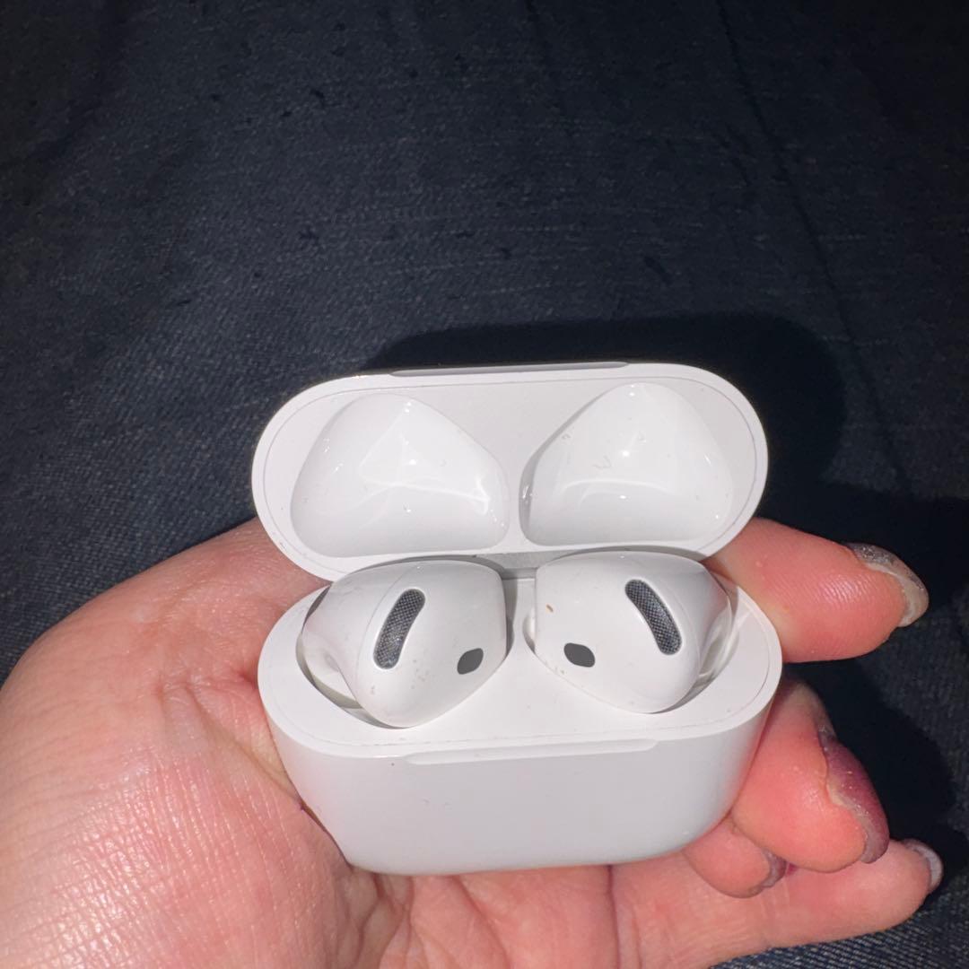 AirPods4本体 ワイヤレスイヤホン ホワイト