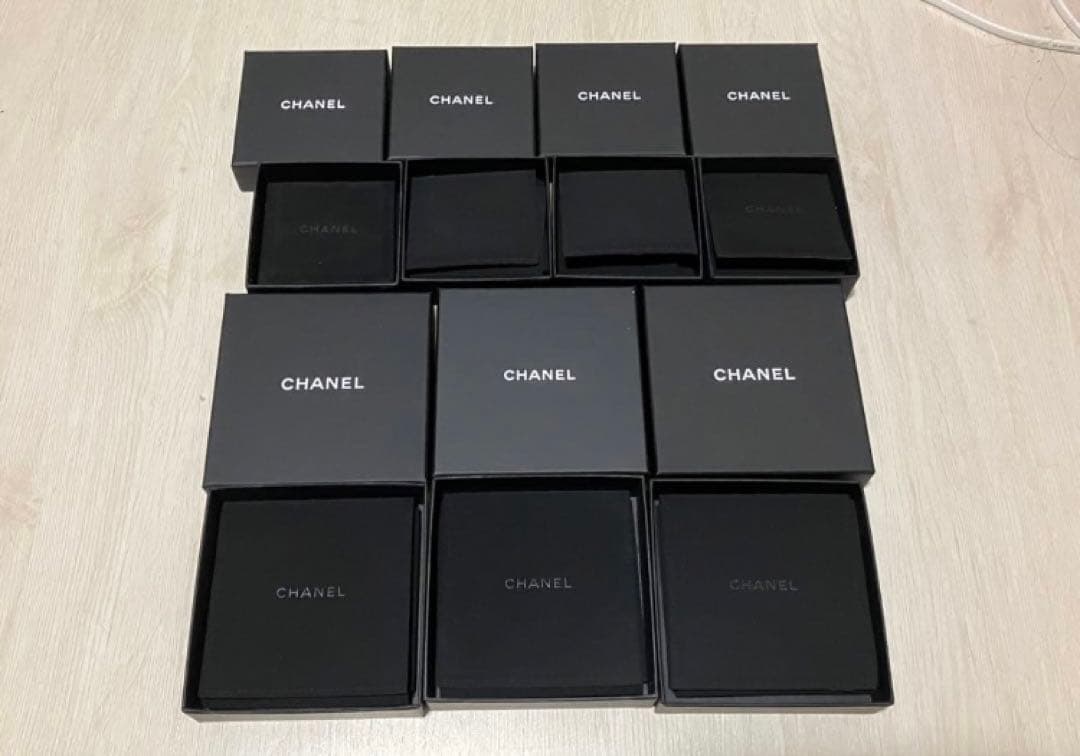 CHANEL アクセサリー空箱　ブローチ　フープピアス