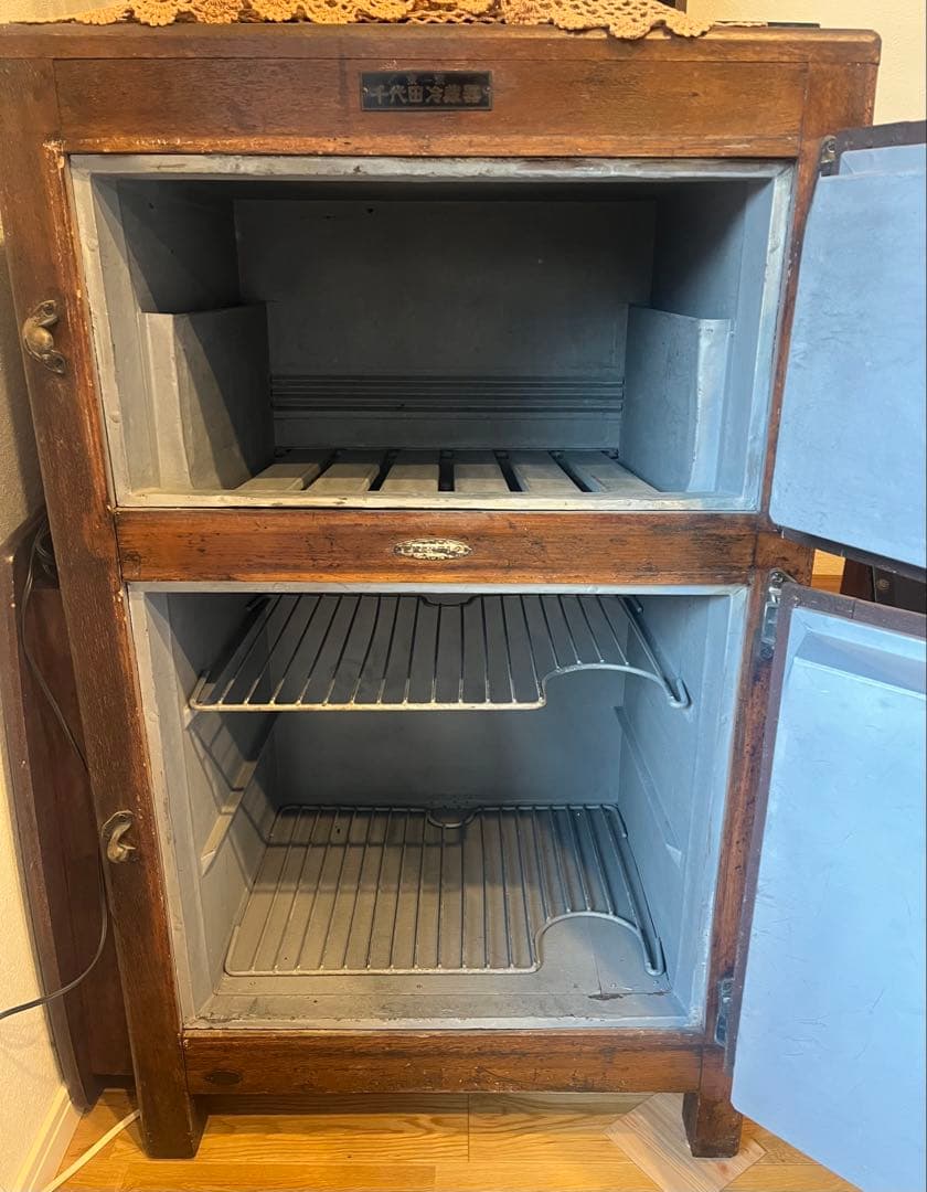昭和レトロ　木製冷蔵庫/ アンティーク冷蔵庫　メンテナンス済　/ 古家具　古道具