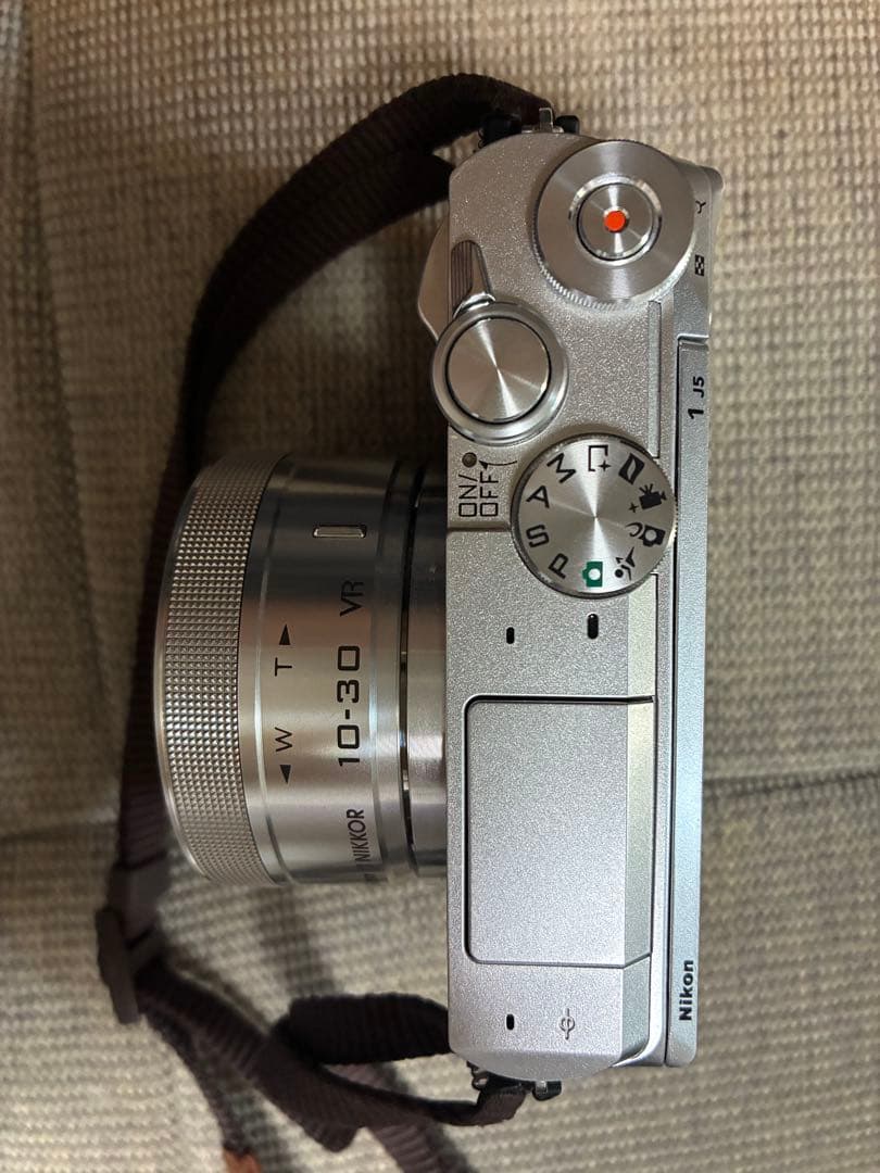 ミラーレス Nikon 1 J5 標準ズームレンズ　純正ケース付き