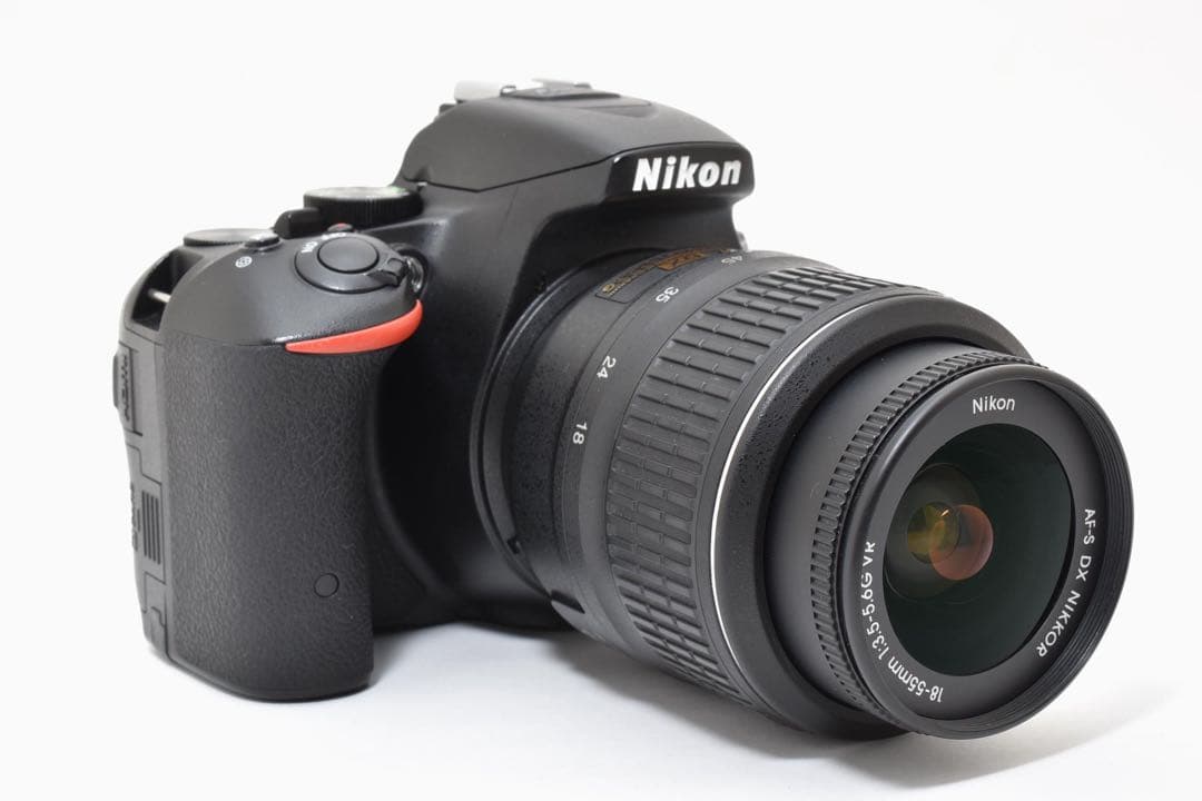 ✨Nikon D5500✨一眼レフ Wi-Fi搭載　ショット数少　動作品✨