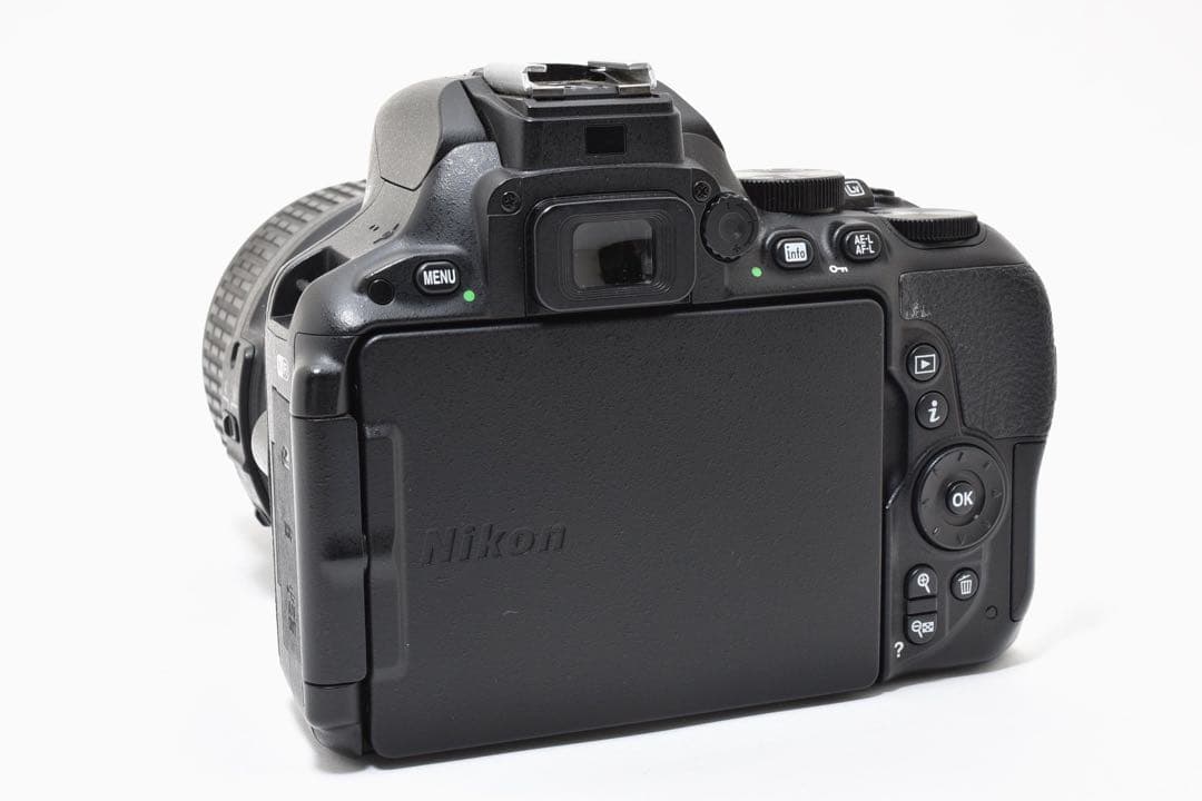 ✨Nikon D5500✨一眼レフ Wi-Fi搭載　ショット数少　動作品✨