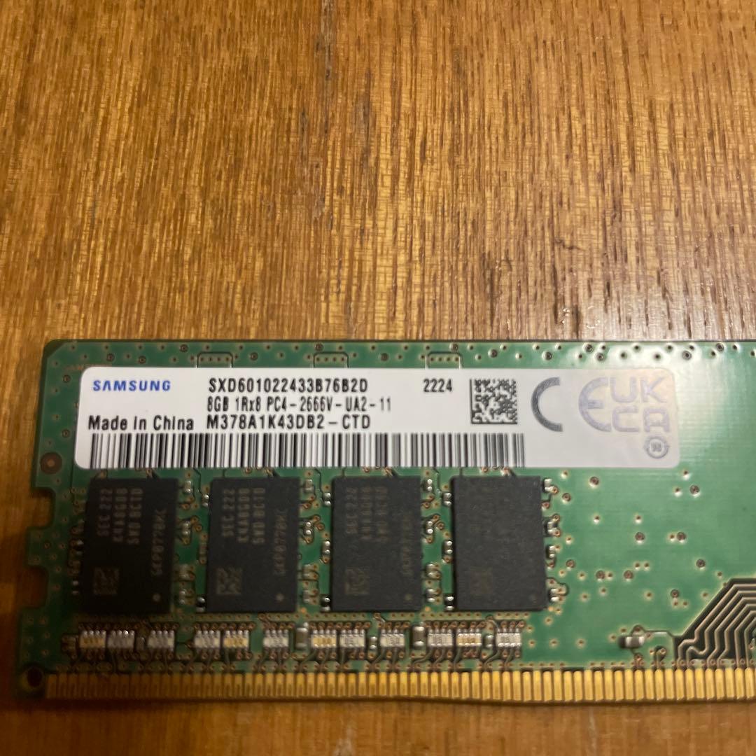DDR4 8GBメモリ × 2枚(計16GB)
