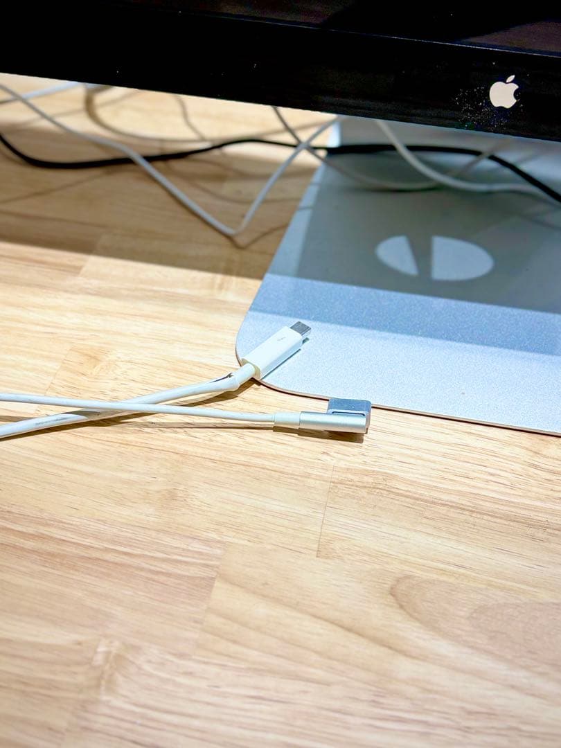 ディスプレイ・モニター本体 Apple Thunderbolt Display 27