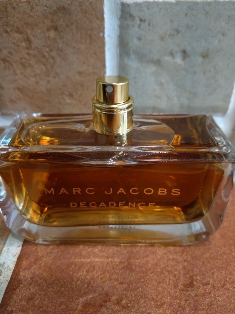 美品★マークジェイコブス　ディバイン　デカダンス　オードバルファム100ml