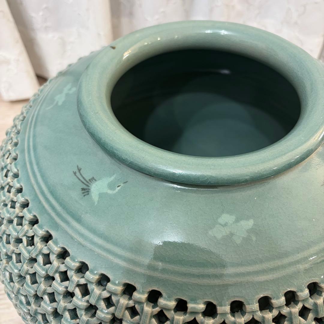 青磁器 透かし彫り 花瓶 花器 飾り壺 インテリア