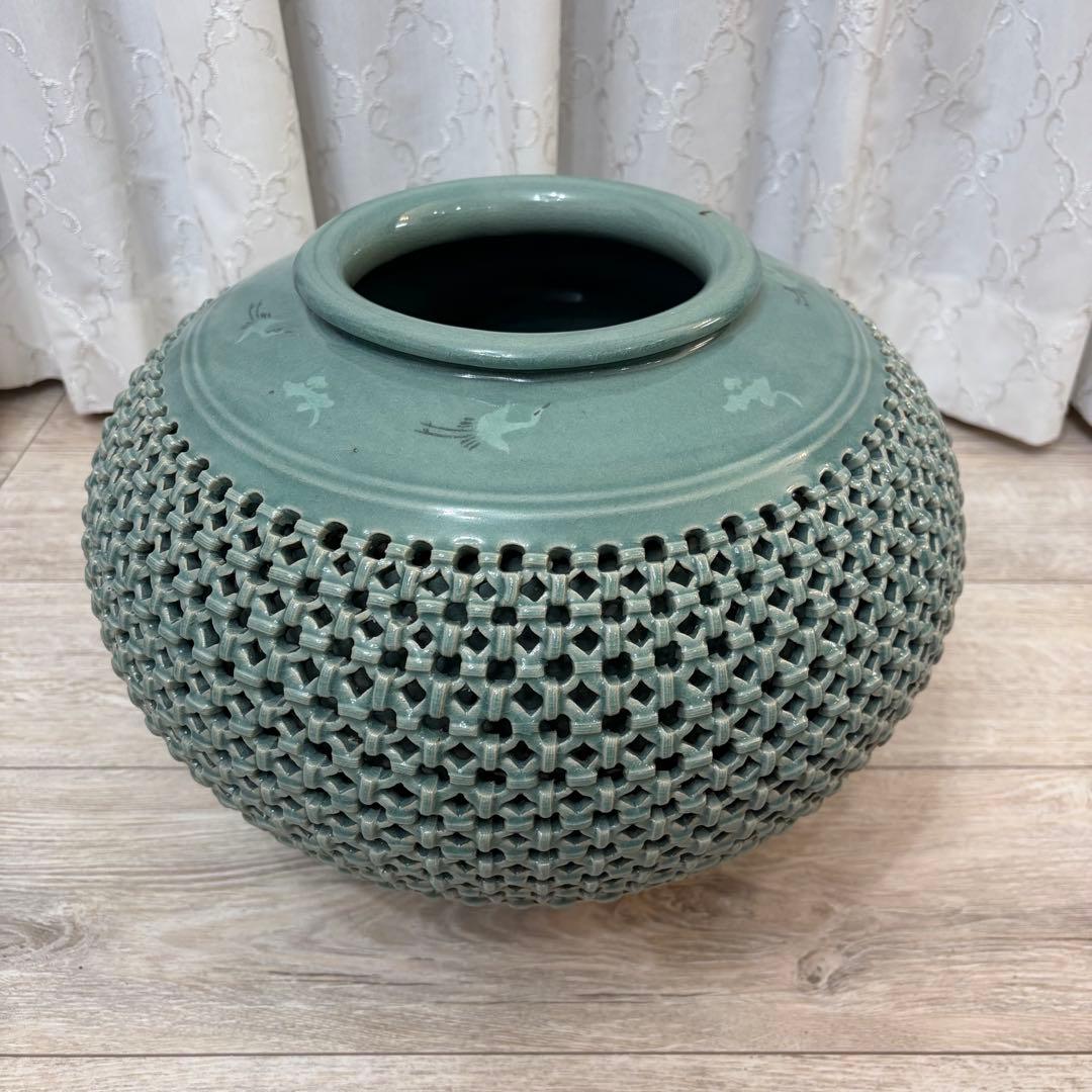 青磁器 透かし彫り 花瓶 花器 飾り壺 インテリア
