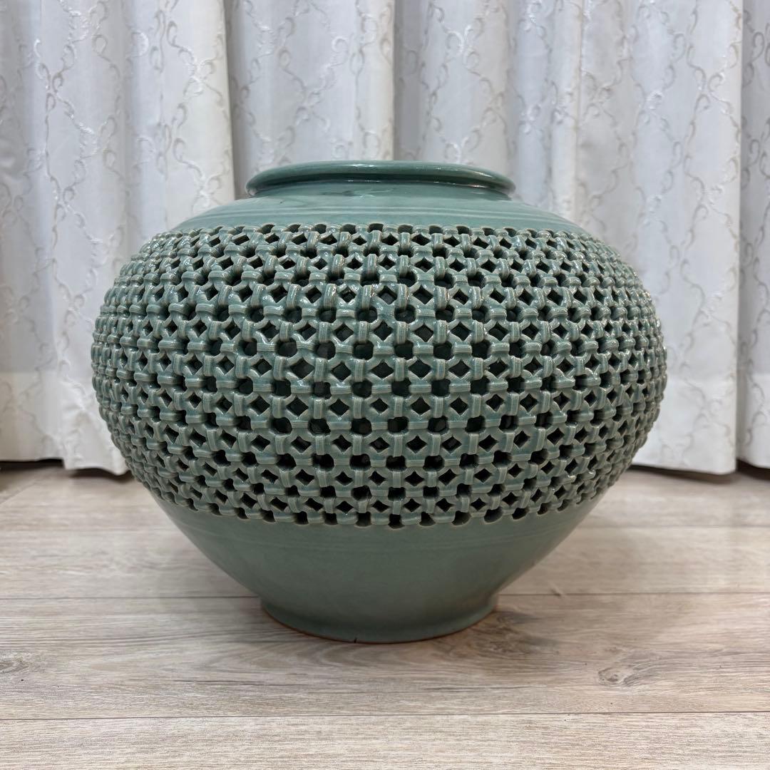 青磁器 透かし彫り 花瓶 花器 飾り壺 インテリア
