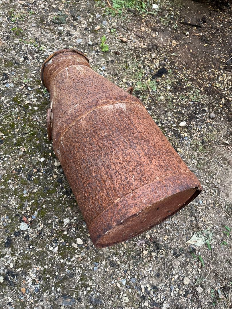錆びの斑がオススメ　大型ミルク缶　アンティーク　ジャンクガーデン三種の神器