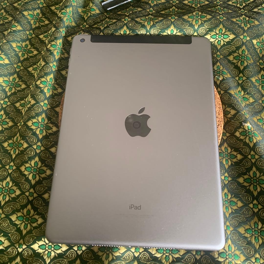 iPad 5世代 32gb Wi-Fi + CELULAR SIMFREE