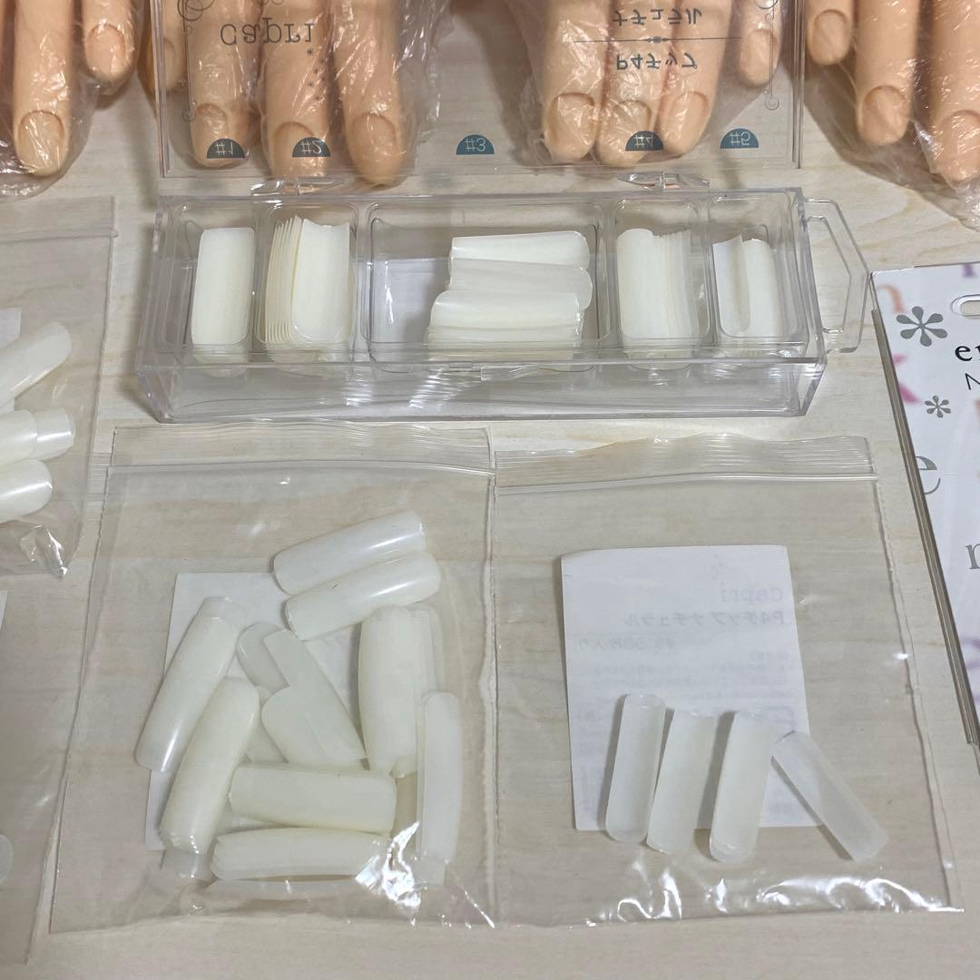 【新品＋おまけ】元値7,264円　練習用ハンドくん(チップ付き) ネイリスト検定