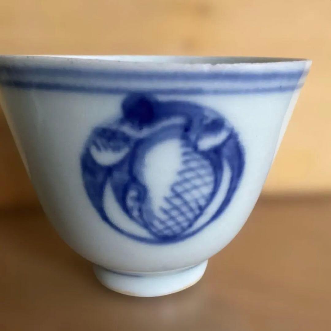 中国民国時代の青い魚模様の陶器茶碗
