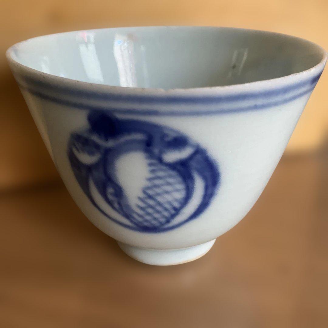 中国民国時代の青い魚模様の陶器茶碗