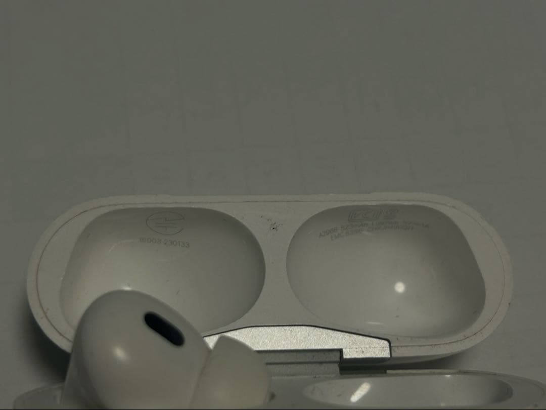 AirPods Pro 第2世代　(ケース+左耳)