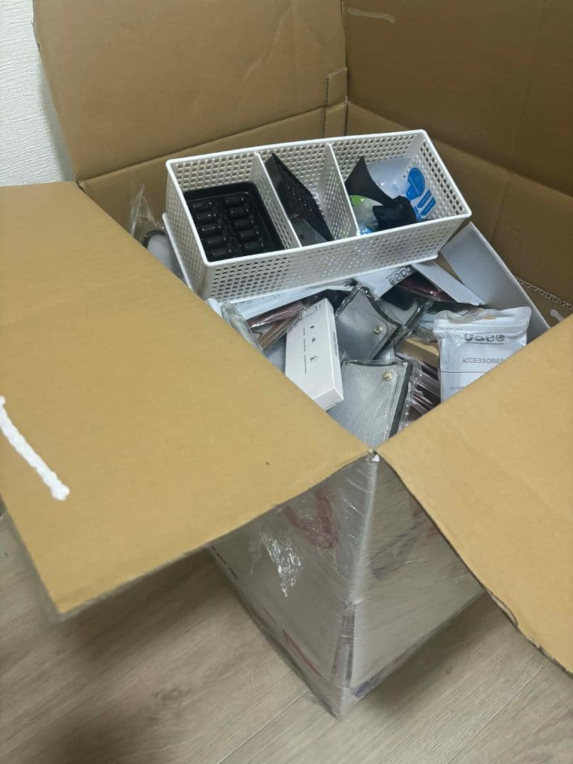 iPhone のグラス約700枚とiPhone用ケースなどまとめ　新品　未開封