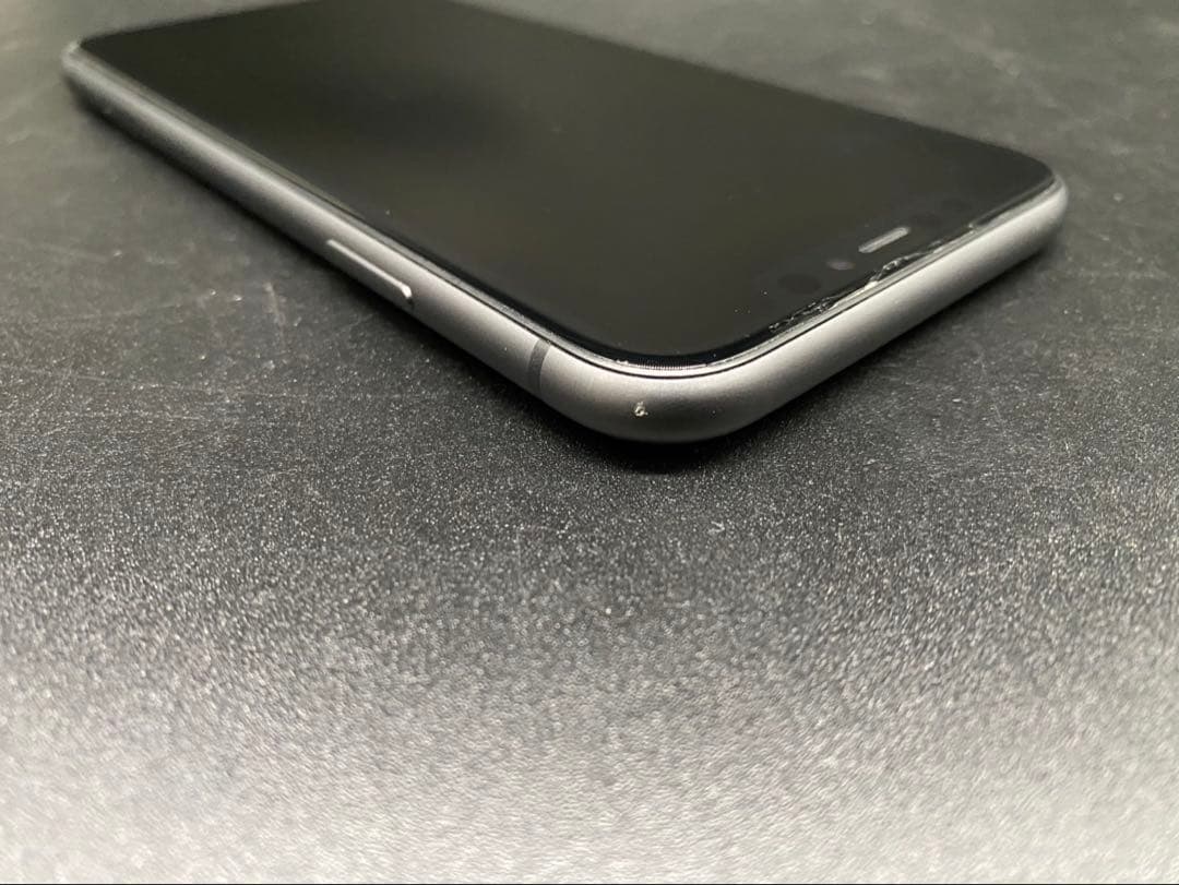 ★Apple iPhone 11 MWLT2J/A 64GB SIMフリー