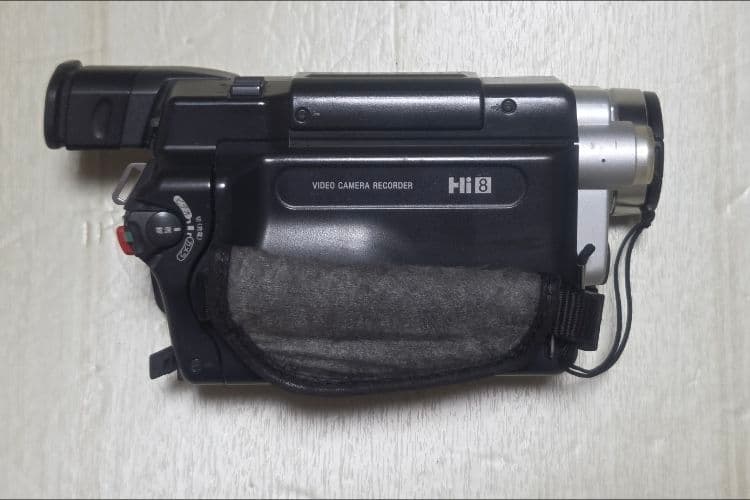 SONY Handycam CCD-TR106 ビデオカメラ+バッテリー