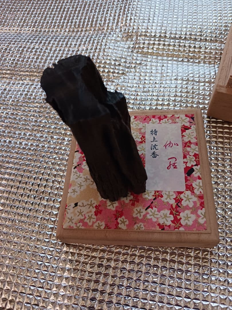 特上沈香 木製箱入り 81g