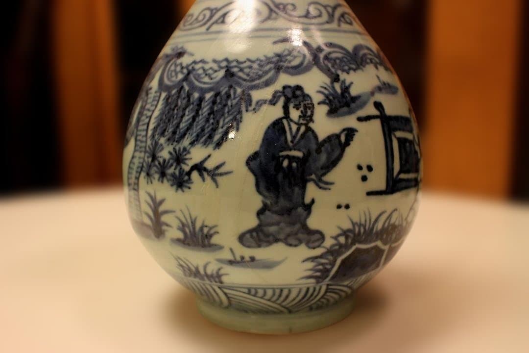 青と白の陶器花瓶