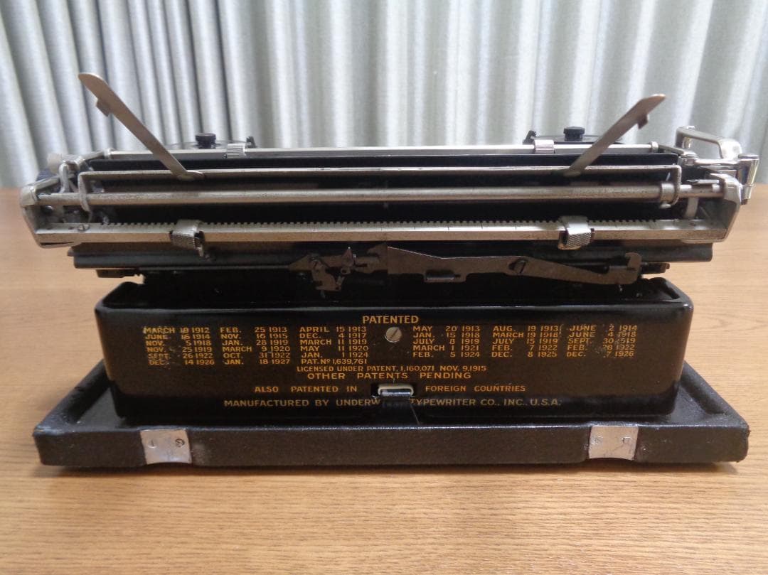実働品　UNDERWOOD FOUR BANK アンダーウッドタイプライター