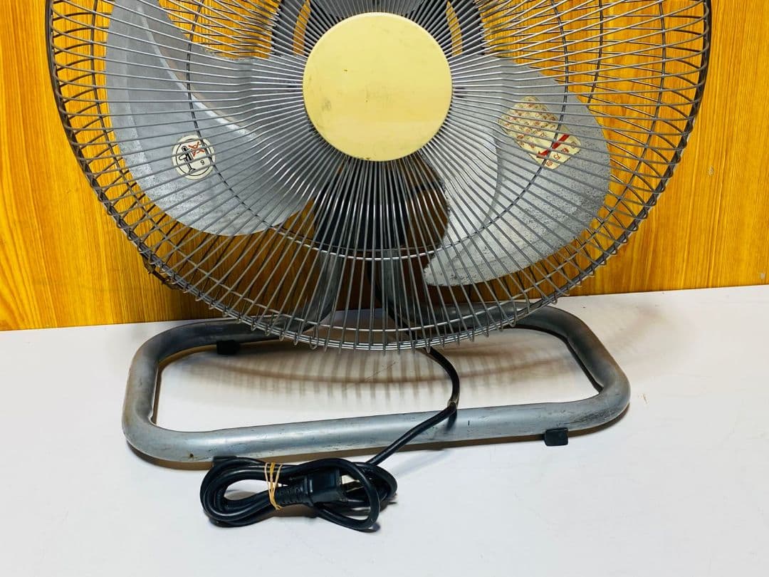 グレーの卓上扇風機 アルミフロア扇 45cm 扇風機