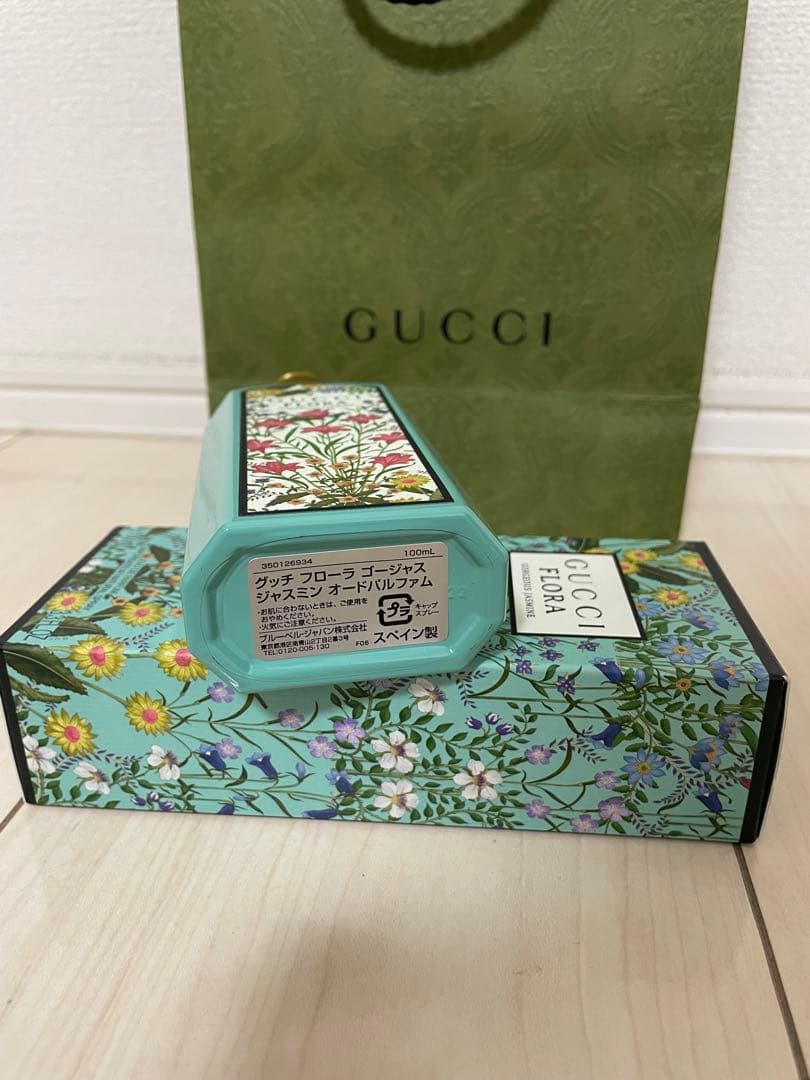 GUCCI FLORA 香水 花柄デザイン