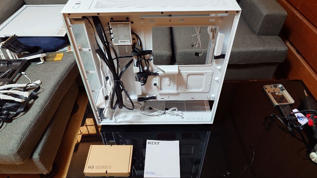 NZXT H5シリーズ ホワイト PCケース　CC-H51EW-01　おまけ付き